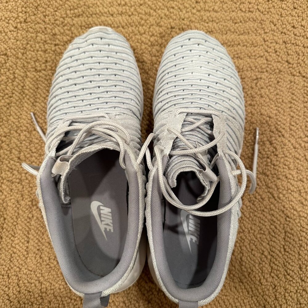 Nike - Light Grey - Size 9 - Lifestyle Sneaker